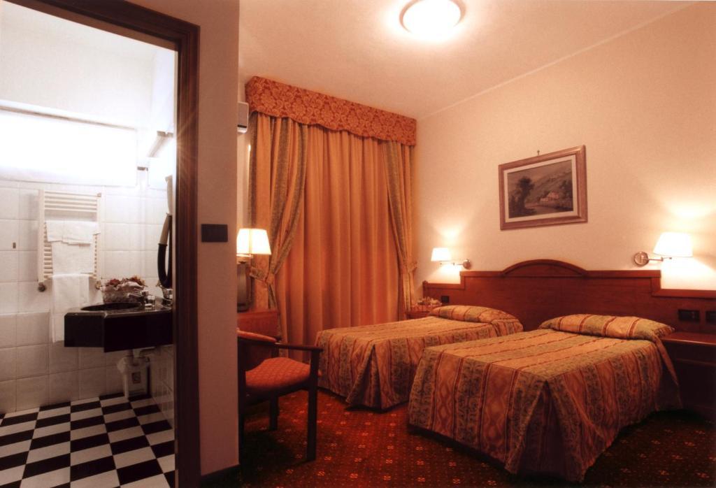 Hotel Cinzia Ristorante Christian E Manuel Vercelli Quarto foto