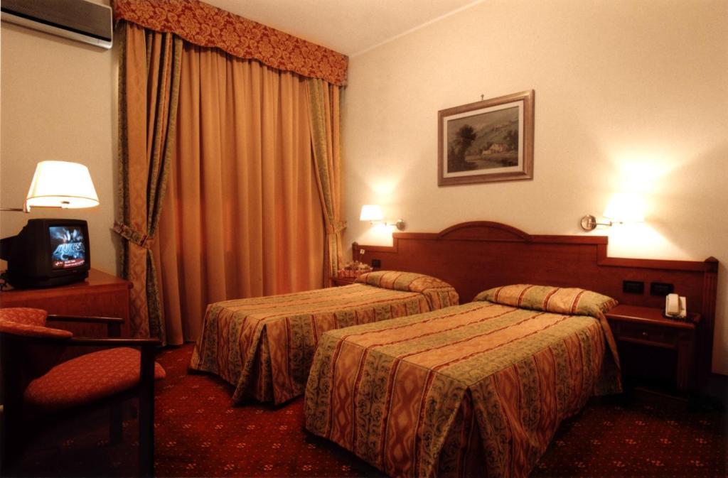 Hotel Cinzia Ristorante Christian E Manuel Vercelli Quarto foto